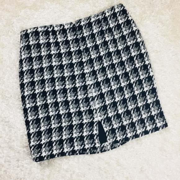 WHBM Size 8 Skirt Houndstooth Pattern - Picture 6 of 7